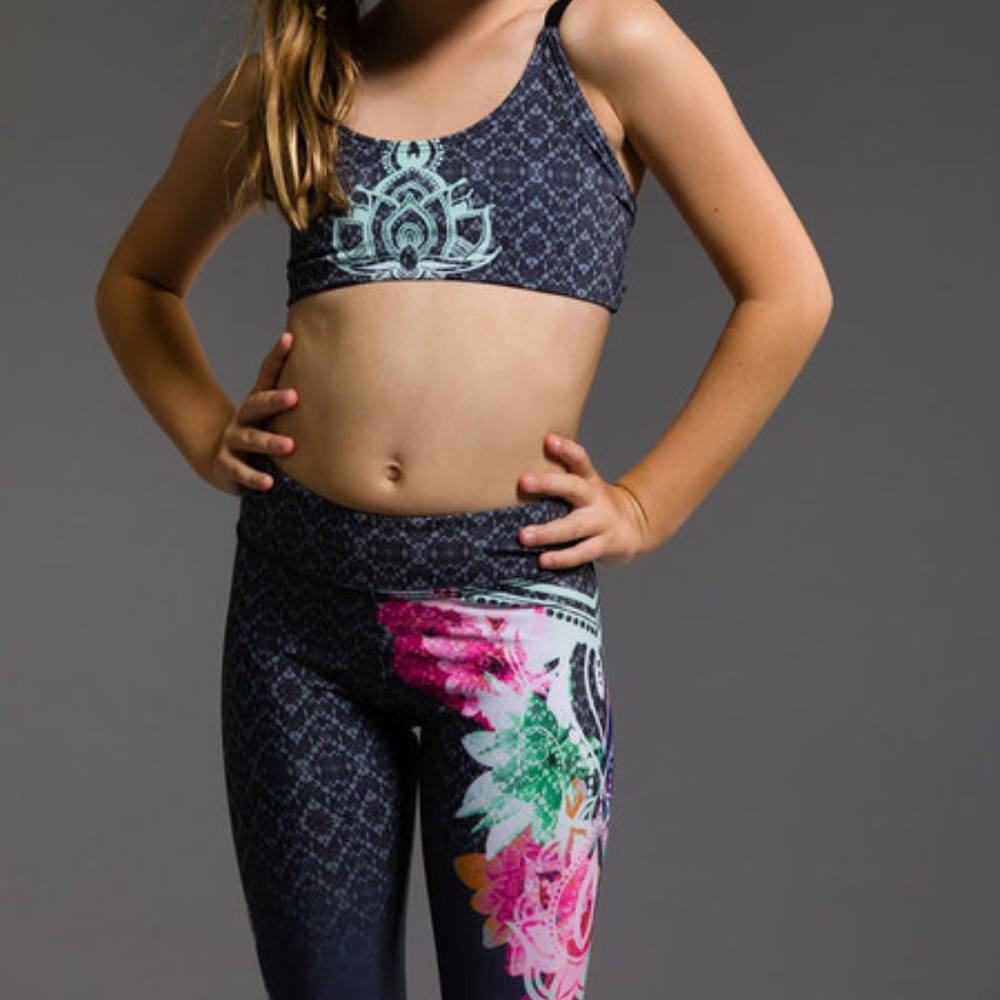 Onzie - OYOUTH Graphic Bra, Matching Leggings HOLI